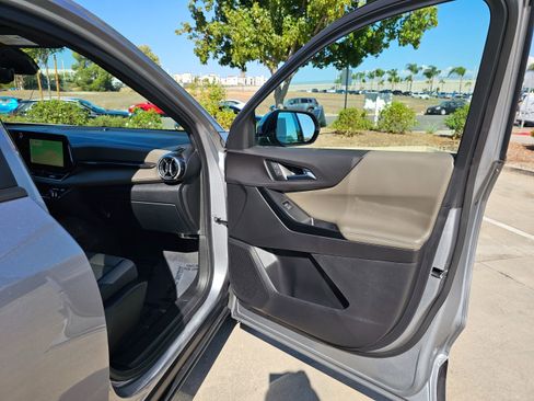 Used 2025 Chevrolet Equinox LT w/ Convenience Package II image 33