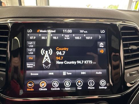 Used 2021 Jeep Grand Cherokee Trailhawk w/ Premium Lighting Group AWD/4WD image 24