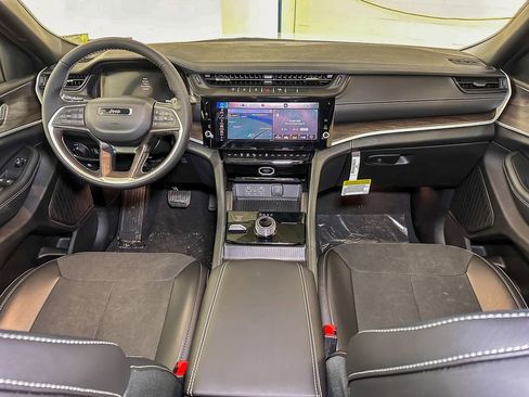 New 2026 Jeep Grand Cherokee Laredo image 23