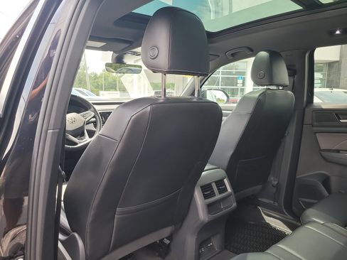 Used 2022 Volkswagen Atlas Cross Sport SEL R-Line AWD/4WD image 10