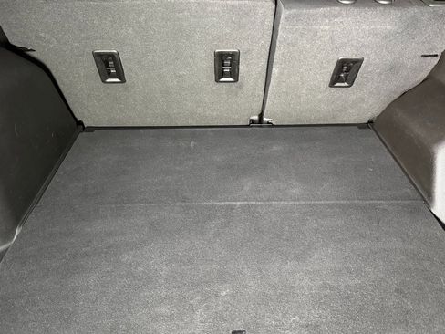 Used 2021 Chevrolet Equinox LT image 22