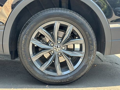 Used 2024 Volkswagen Tiguan SE AWD/4WD image 28