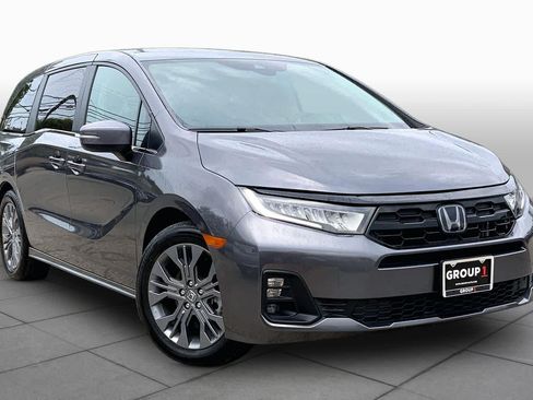 Used 2025 Honda Odyssey Touring image 3
