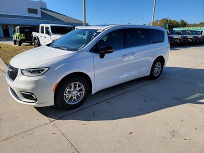 New 2026 Chrysler Pacifica Select
