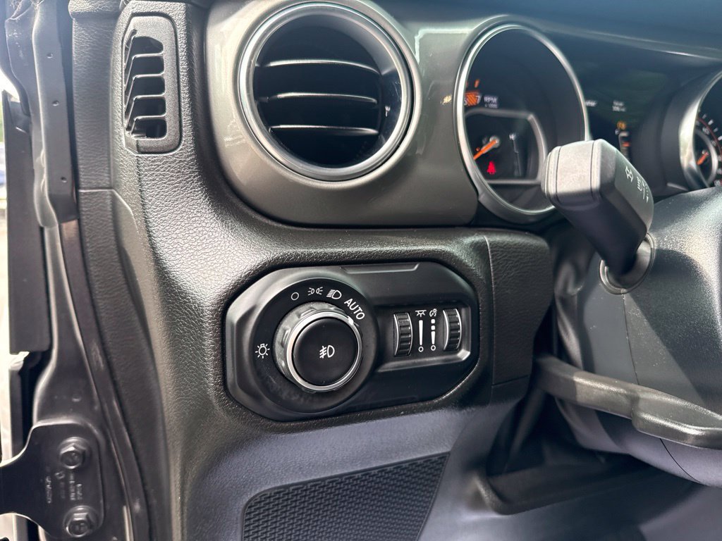 Used 2022 Jeep Wrangler Unlimited Sahara w/ Cold Weather Group AWD/4WD image 14