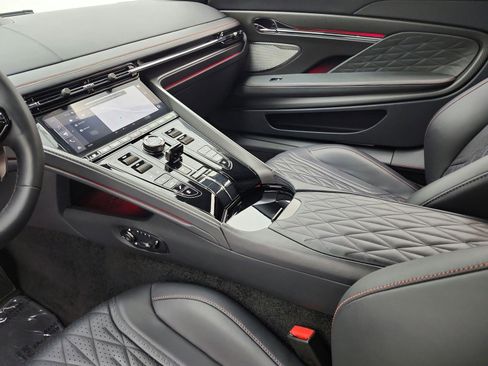 Used 2024 Aston Martin DB12 Coupe RWD image 12