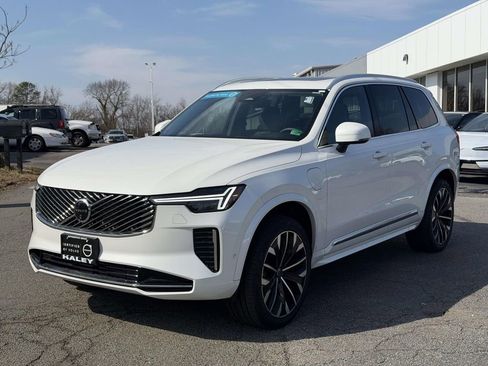 Certified 2025 Volvo XC90 T8 Plus w/ Protection Package Premier image 24