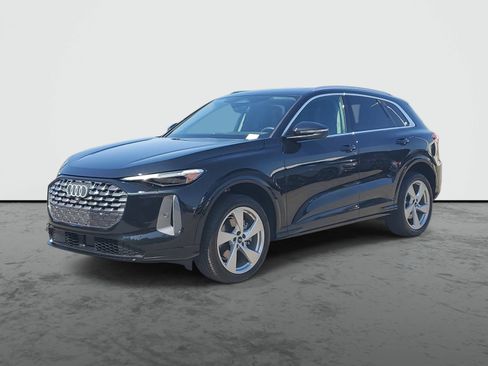 Used 2025 Audi Q5 Premium Plus w/ Premium Plus AWD/4WD image 2