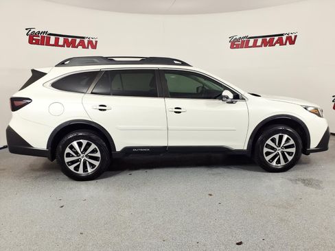 Used 2022 Subaru Outback Premium image 3