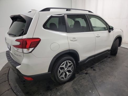 Used 2019 Subaru Forester Premium image 9