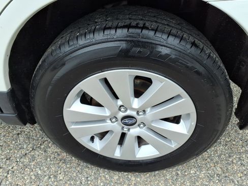 Used 2018 Subaru Outback 2.5i Premium image 8