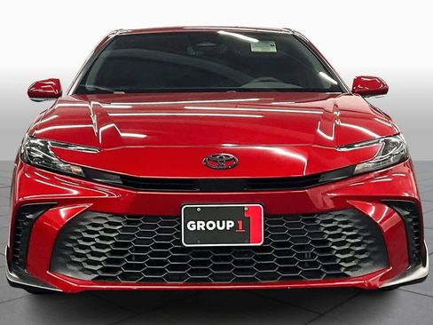 Used 2025 Toyota Camry SE w/ Convenience Package image 3