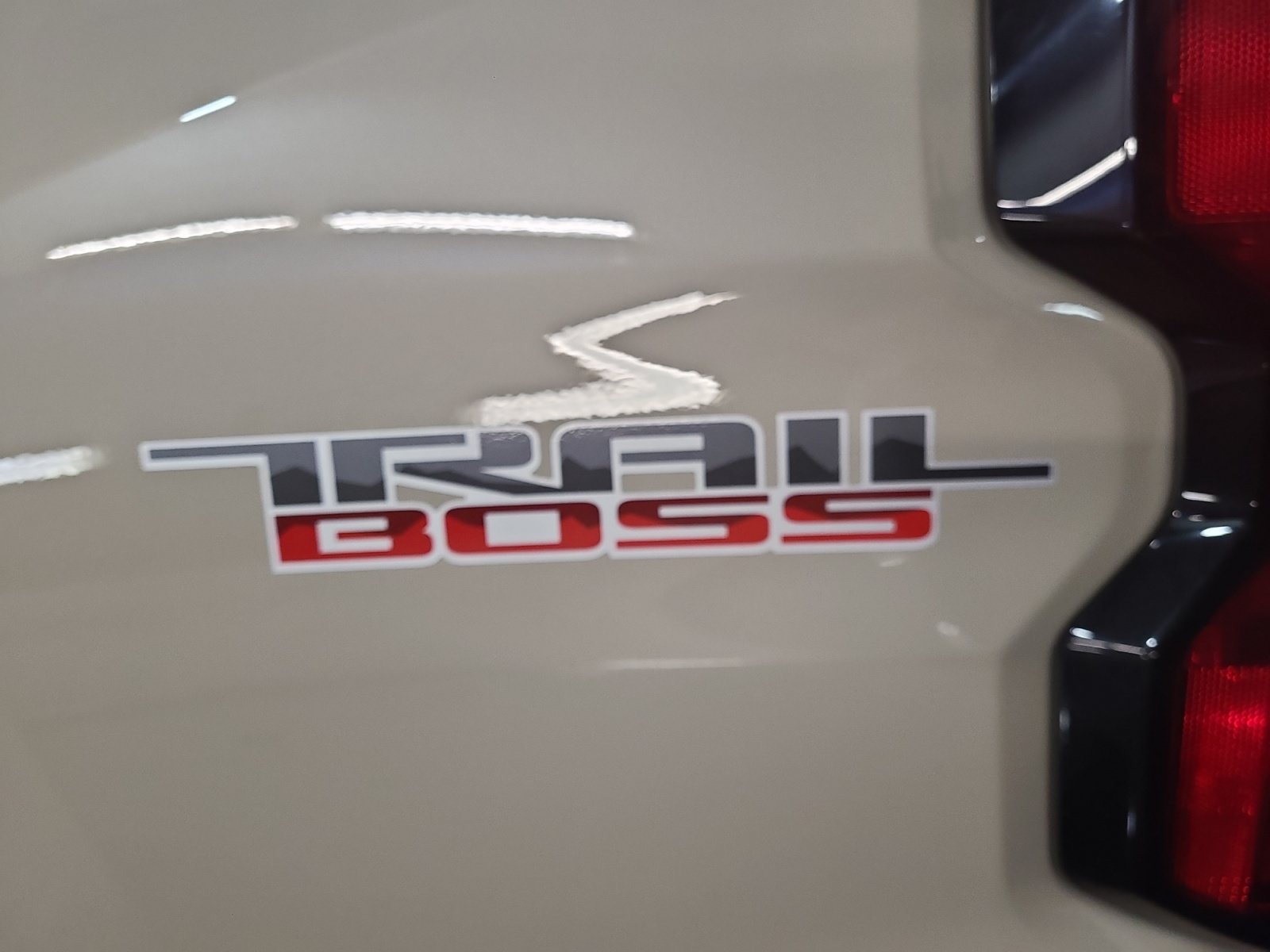 Used 2024 Chevrolet Colorado Trail Boss w/ Technology Package AWD/4WD image 24