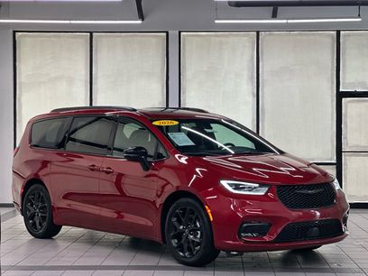 Used 2026 Chrysler Pacifica Limited w/ S Appearance Package