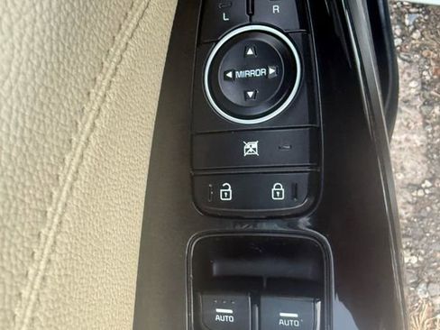 Used 2019 Kia Cadenza Premium image 18