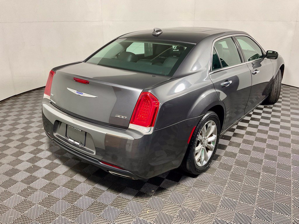 Used 2019 Chrysler 300 Limited AWD/4WD image 18