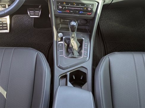 Used 2023 Volkswagen Tiguan SE R-Line image 19