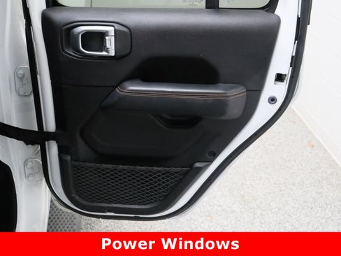 Used 2020 Jeep Wrangler Unlimited Sahara image 34
