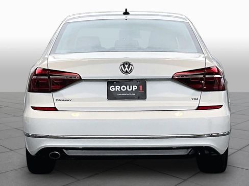 Used 2018 Volkswagen Passat 2.0T R-Line FWD image 5