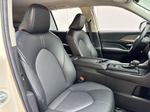 Used 2024 Toyota Grand Highlander AWD image 37