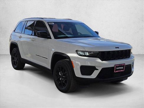 New 2025 Jeep Grand Cherokee Altitude image 6