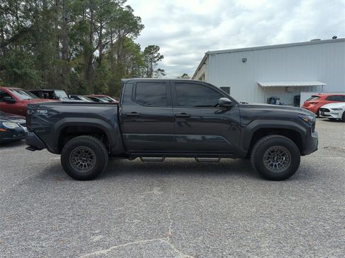 Used 2025 Toyota Tacoma TRD Off-Road image 5