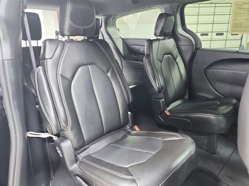 Used 2025 Chrysler Pacifica Select FWD image 47