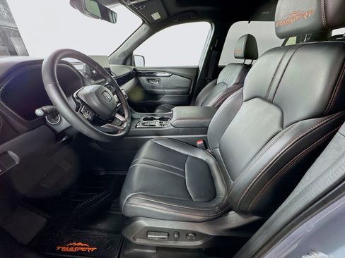 Used 2023 Honda Pilot TrailSport image 18