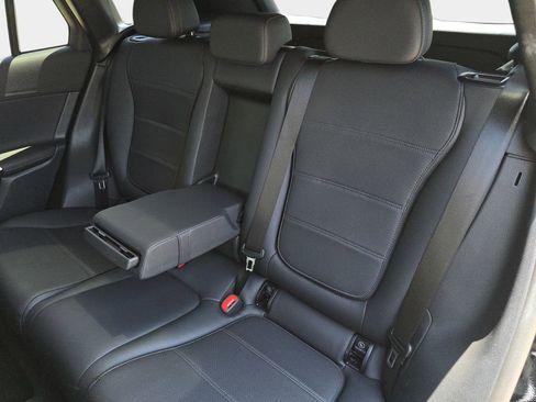 Used 2024 Mercedes-Benz GLC 300 4MATIC image 17