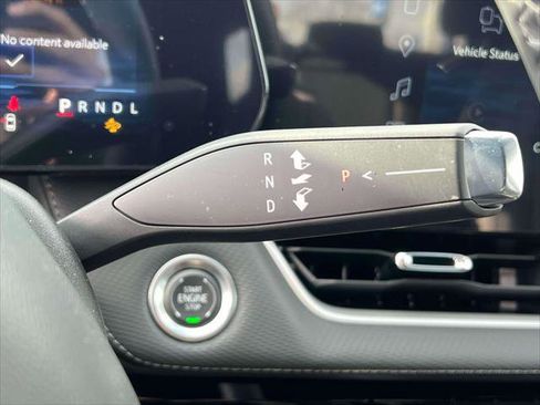 Used 2025 Chevrolet Equinox LT w/ Convenience Package II image 24