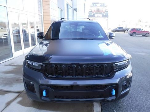 Used 2023 Jeep Grand Cherokee Trailhawk w/ Luxury Tech Group III image 8