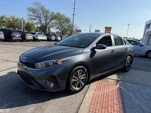 Used 2022 Kia Forte LXS FWD image 3