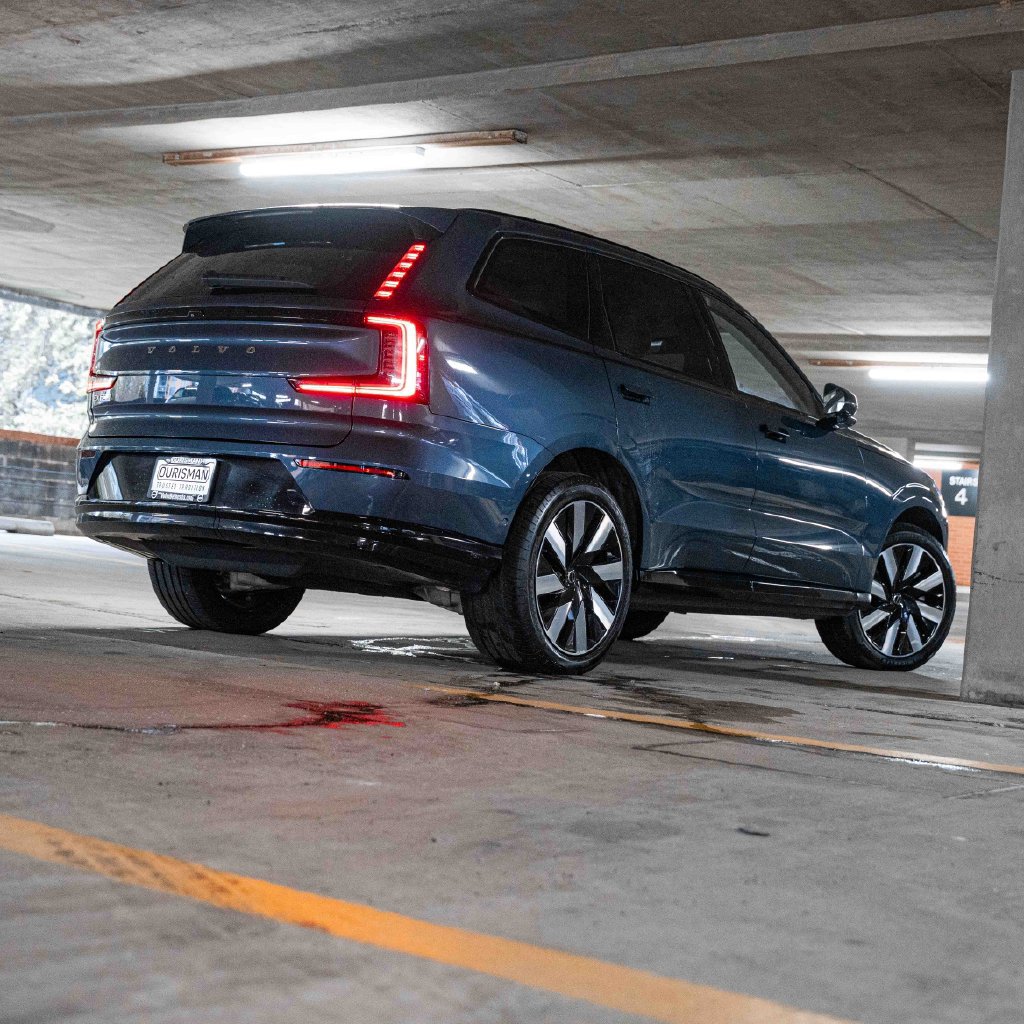 Certified 2025 Volvo EX90 Plus AWD/4WD image 8