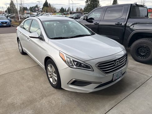 Used 2016 Hyundai Sonata SE image 2
