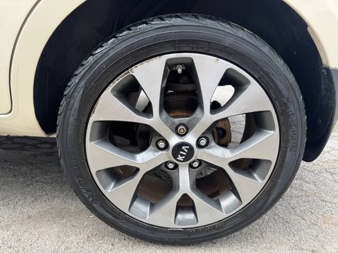 Used 2013 Kia Soul ! FWD image 10