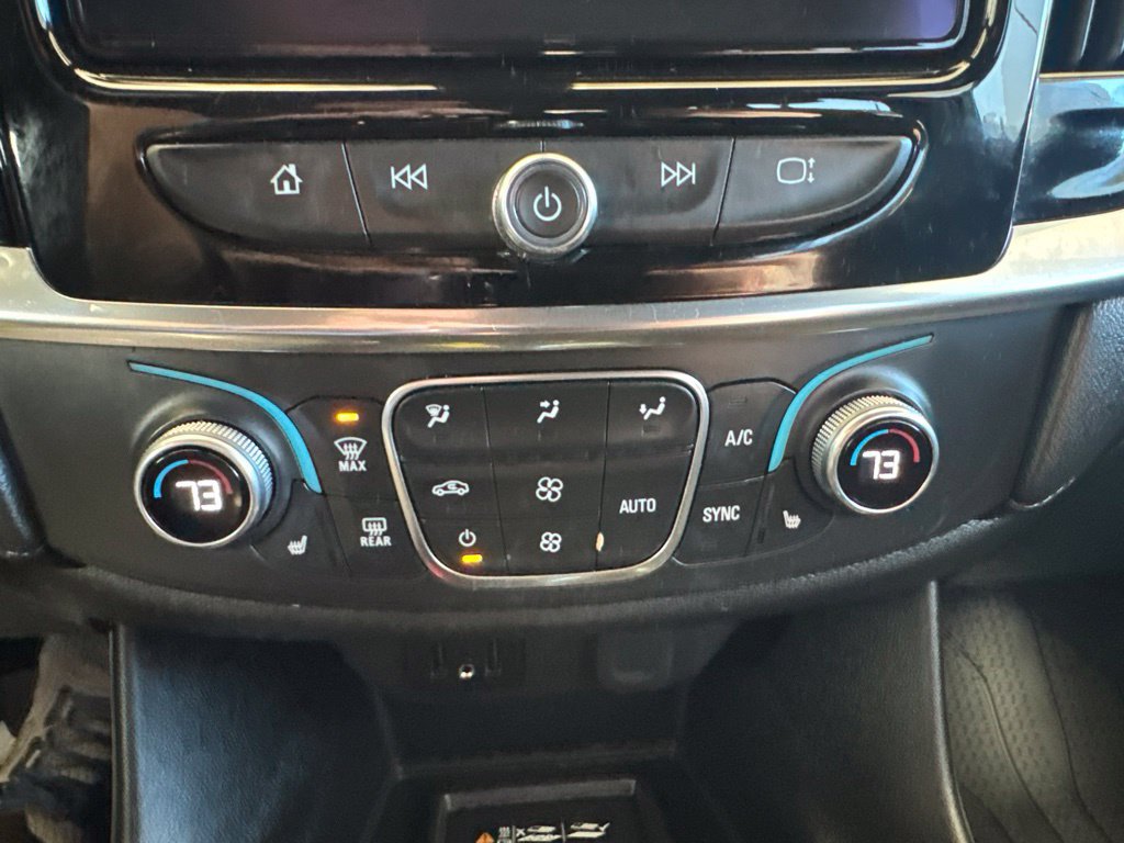 Used 2023 Chevrolet Traverse LT FWD image 19