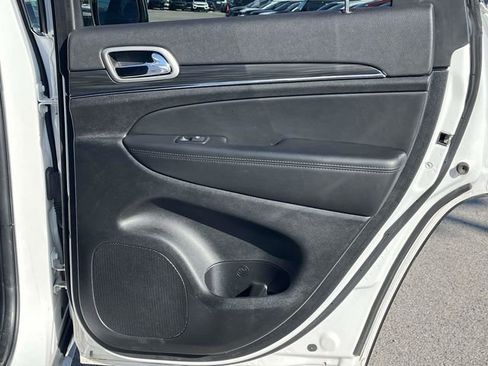Used 2022 Jeep Grand Cherokee Limited image 24