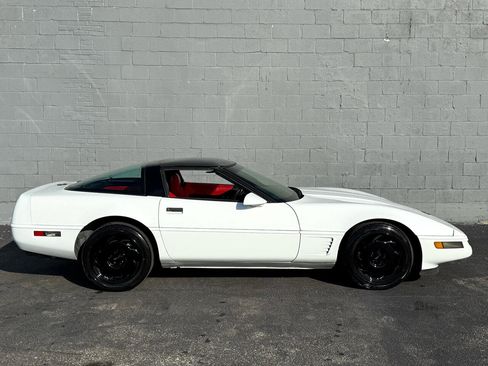 Used 1996 Chevrolet Corvette Coupe image 17