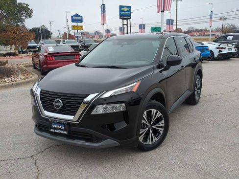 Used 2023 Nissan Rogue SV image 1