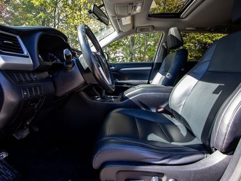 Used 2015 Toyota Highlander XLE image 8