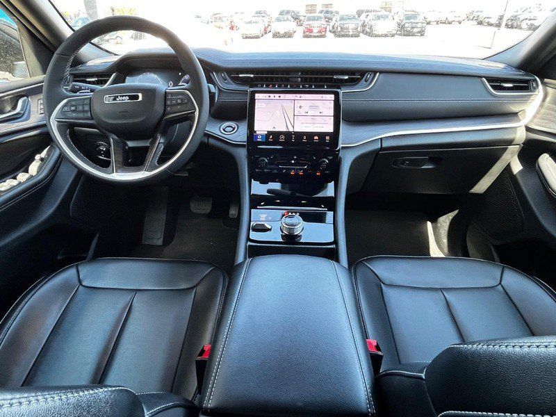 Used 2024 Jeep Grand Cherokee Limited AWD/4WD image 5