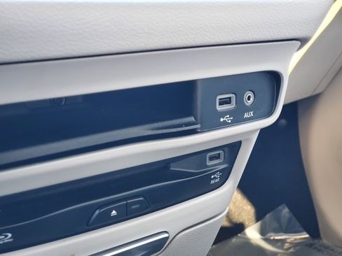 Certified 2018 Chrysler Pacifica Touring-L Plus w/ Tire & Wheel Group image 21