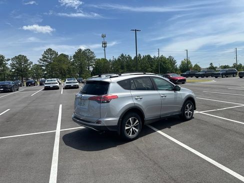 Used 2017 Toyota RAV4 XLE AWD/4WD image 34