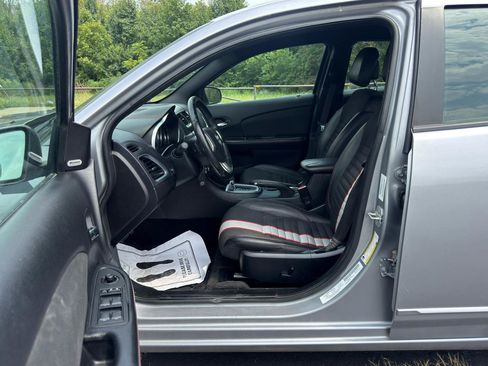 Used 2013 Dodge Avenger R/T FWD image 12