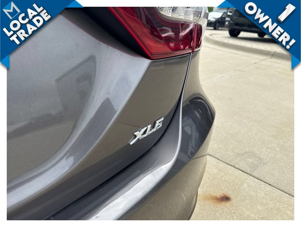 Used 2021 Toyota Camry XLE FWD image 9