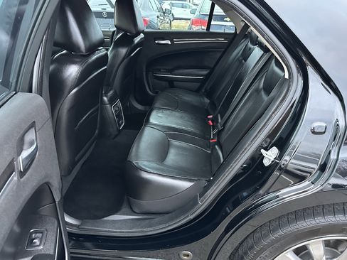 Used 2019 Chrysler 300 Limited image 9