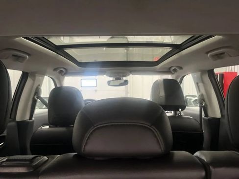 Used 2018 Jeep Compass Latitude w/ Popular Equipment Group AWD/4WD image 5