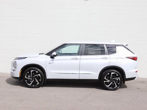 New 2025 Mitsubishi Outlander SE image 18