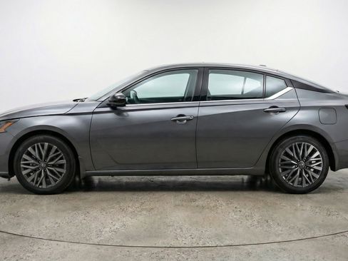 Used 2025 Nissan Altima 2.5 SV image 5