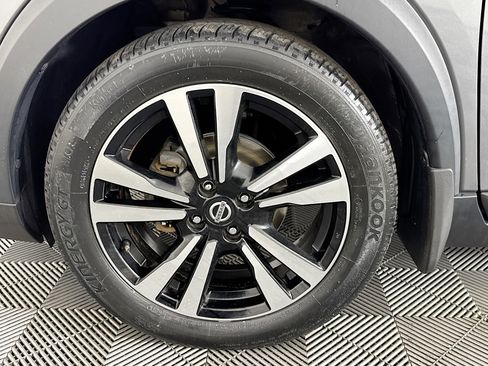 Used 2019 Nissan Kicks SV image 37